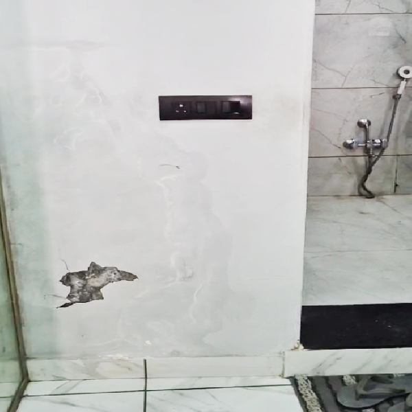 बाथरूम और खिड़की एरिया चेक करें - Is Your Home Waterproof?